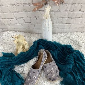 Tom’s paisley print shoes